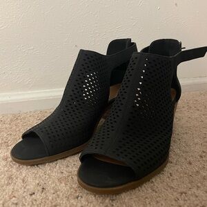 Black heeled shoes
